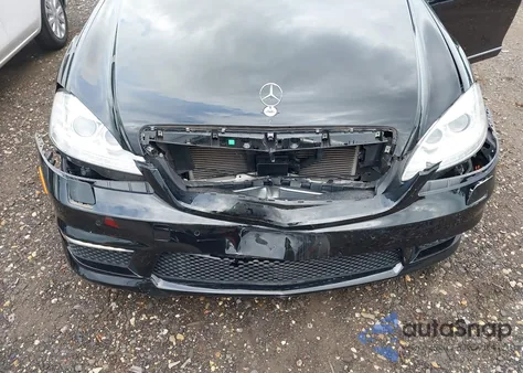 2011 Mercedes-Benz S 63 Amg z USA, uszkodzony, nr VIN WDDNG7EB1BA377153